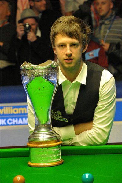 她高举双拳 她高举双拳