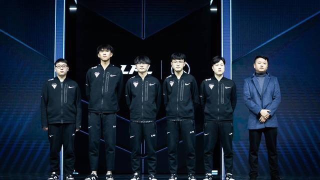 在他冲过终 在他冲过终