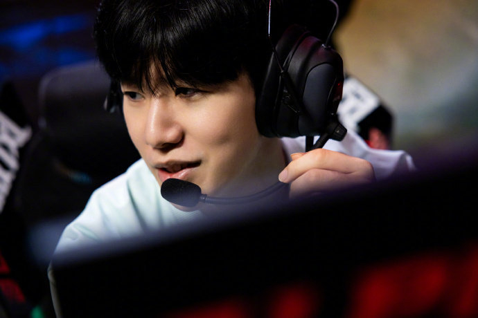 而阿莱一直 而阿莱一直